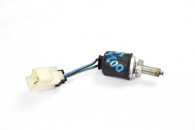 KOMATSU Датчик стоп-сигнала