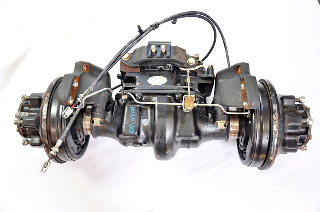 KOMATSU Передний мост в сборе