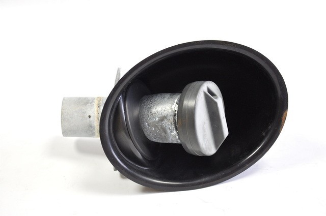 TOYOTA Горловина топливного бака