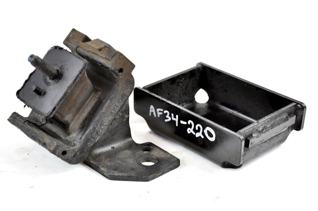 UNICARRIERS Подушка крепления двигателя