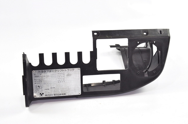 TOYOTA Кожух инструментальной панели правый