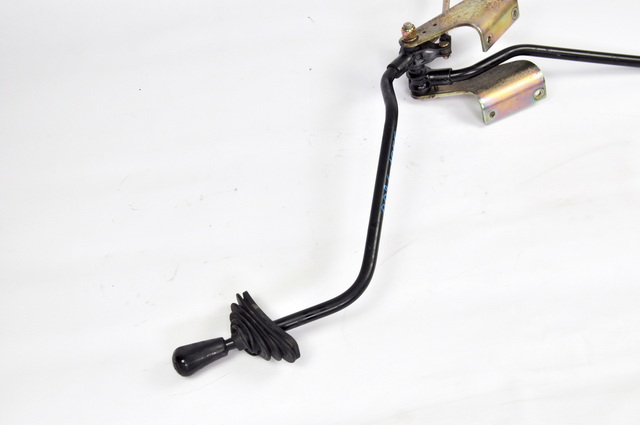 KOMATSU Рычаг подъема мачты