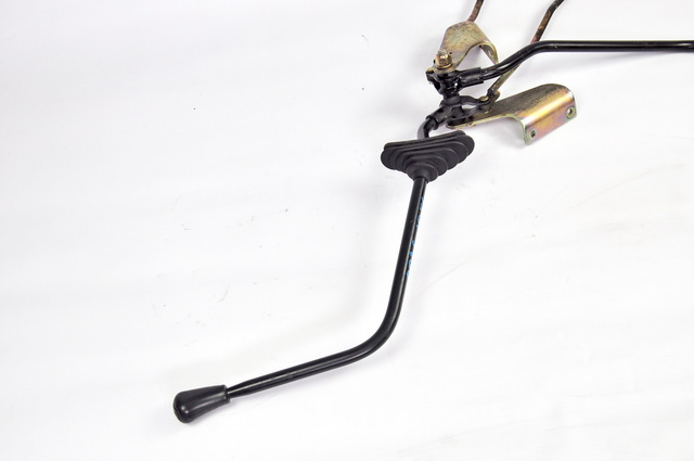 KOMATSU Рычаг наклона мачты