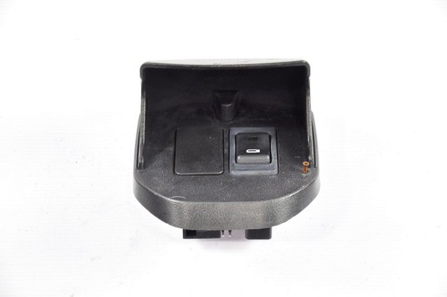 TOYOTA Заглушка с козырьком и кнопкой